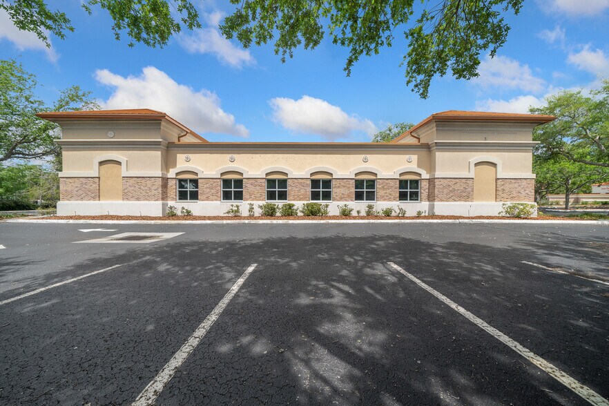 More Photos Of 5885 Central Ave, Saint Petersburg Office For Lease