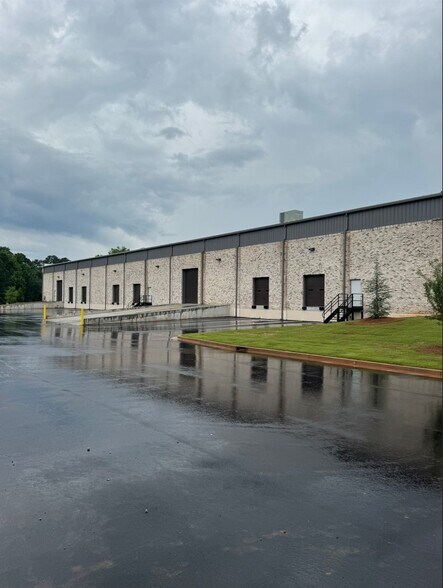 More Photos Of 1400 Senoia Rd, Tyrone Unknown For Lease