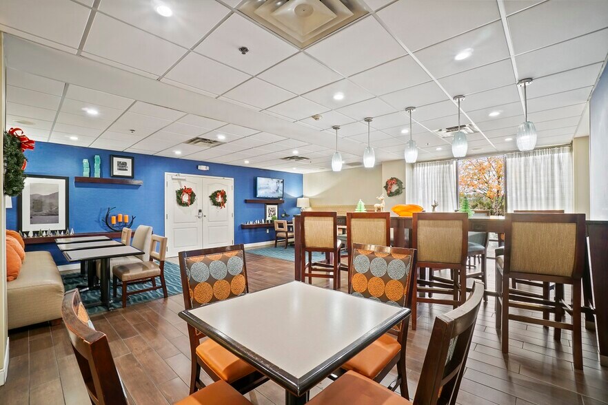 More Photos Of 1500 W 4th St, Adel Hotel For Sale