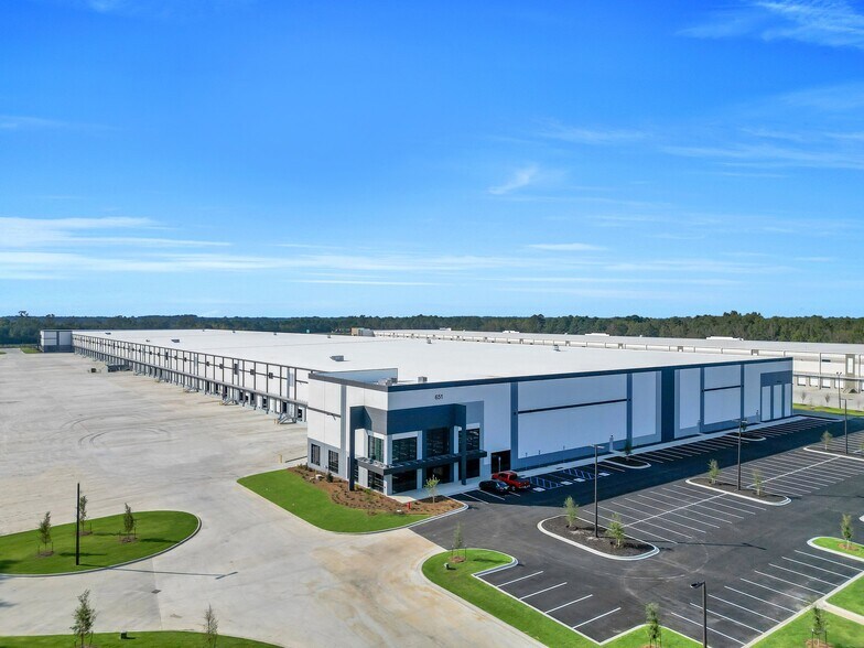 Primary Photo Of 651 Bloomingdale Rd, Bloomingdale Distribution For Lease