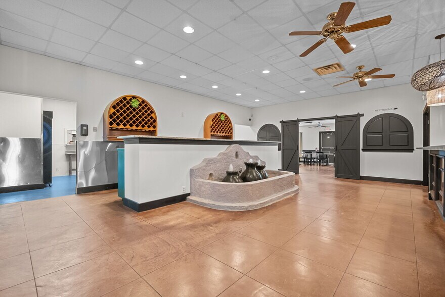 More Photos Of 983 N Highway 123 Byp, Seguin Restaurant For Sale