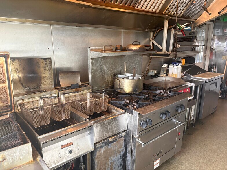 More Photos Of 6486 Lincoln Hwy W, Thomasville Restaurant For Sale