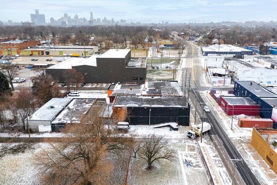 More Photos Of 2232-2240 Bellevue St, Detroit Warehouse For Sale
