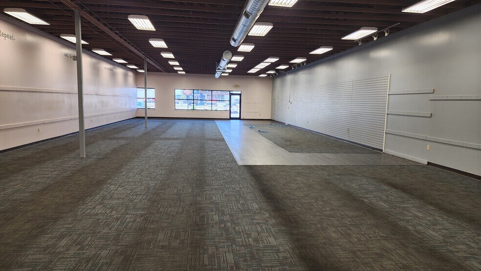 More Photos Of 1258 E Battlefield St, Springfield Storefront Retail Office For Lease