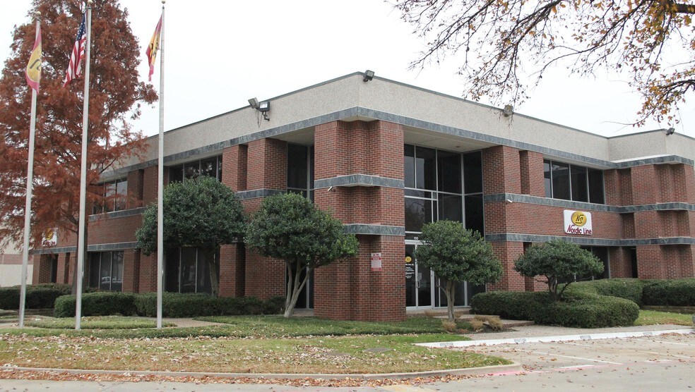 More Photos Of 1625 W Crosby Rd, Carrollton Light Distribution For Lease