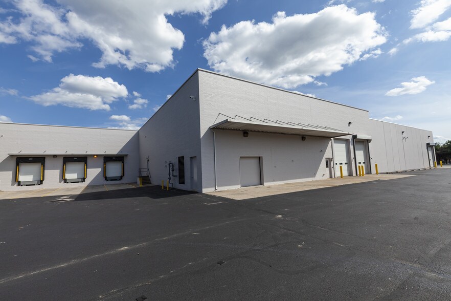 More Photos Of 901 Pleasant Valley Ave, Mount Laurel Warehouse For Lease