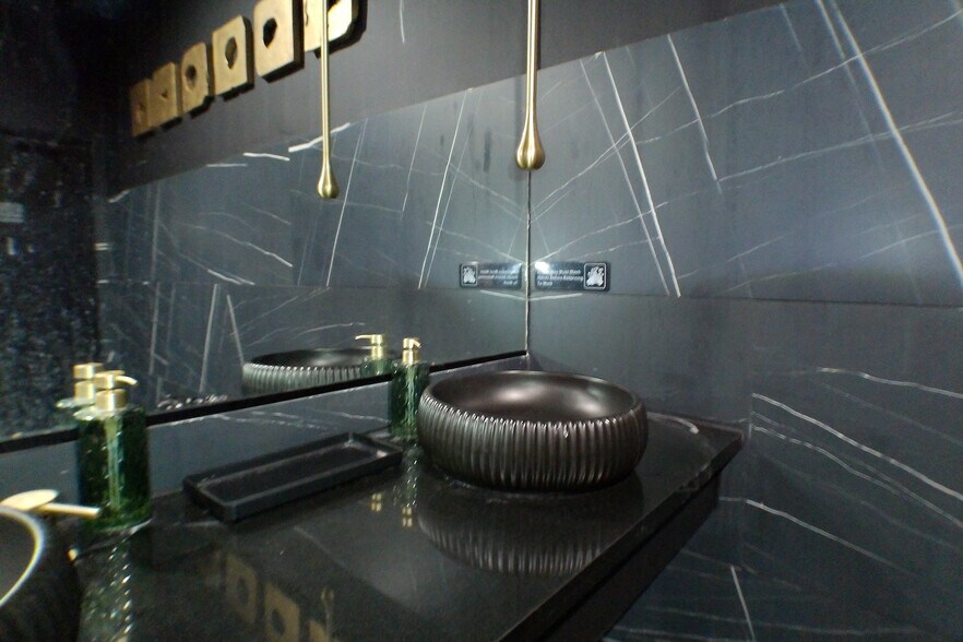 More Photos Of 5002 Washington Ave, Houston Bar For Lease