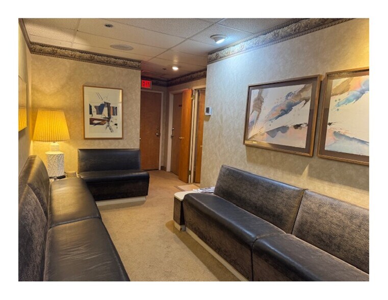 More Photos Of 340 E Northfield Rd, Livingston Medical For Sale