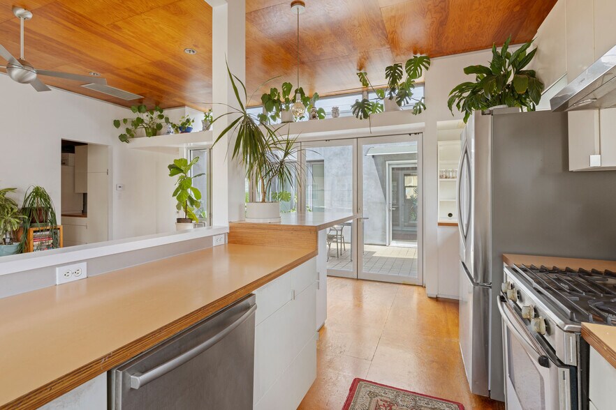 More Photos Of 977 Chung King Rd, Los Angeles Storefront Retail Residential For Sale