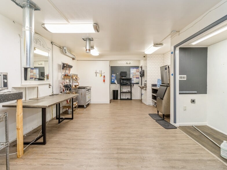 More Photos Of 6008 W Lincoln Way, Ames Restaurant For Sale