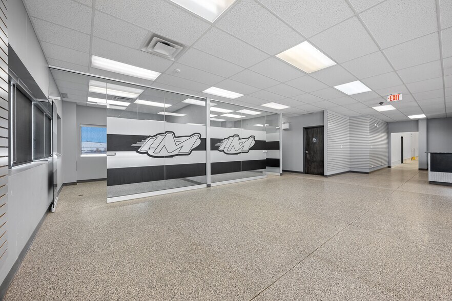 More Photos Of 5267 67 Av, Lloydminster Warehouse For Lease