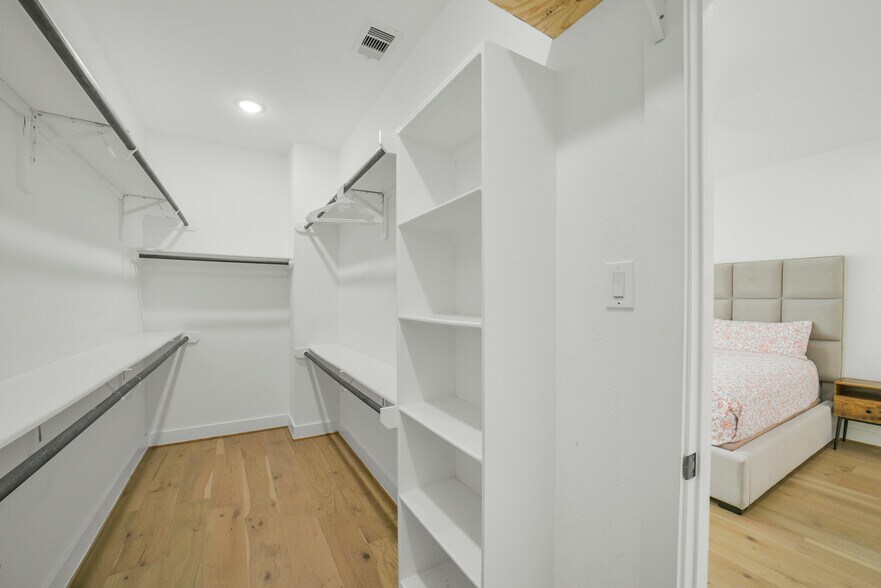More Photos Of 316 Thornton Rd, Houston Apartments For Sale