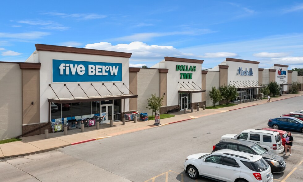 More Photos Of 1995-2107 National Blvd., Galesburg General Retail For Sale