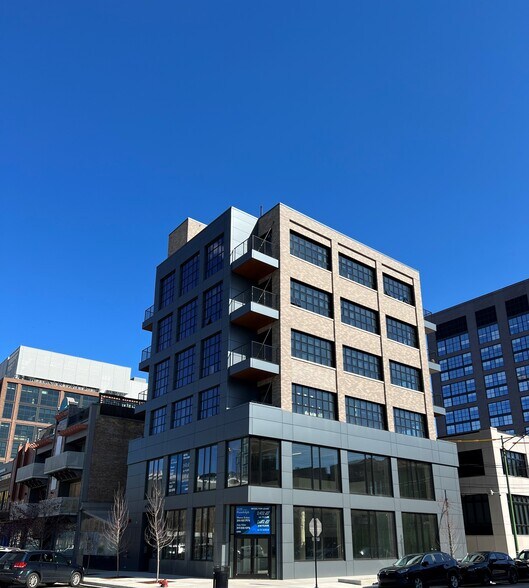 More Photos Of 1123 W Randolph St, Chicago Apartments For Lease