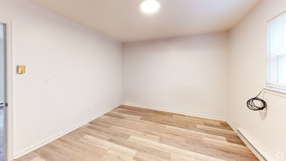 More Photos Of 60 Birchwood Ln, Cloverdale Apartments For Sale