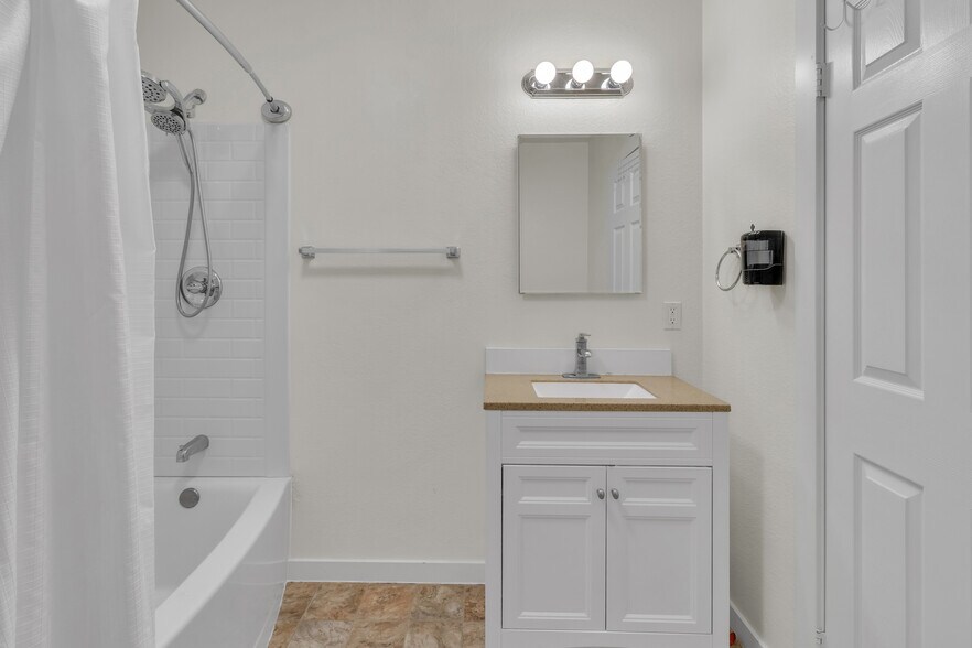 More Photos Of 1338 D St, Ramona Office For Sale