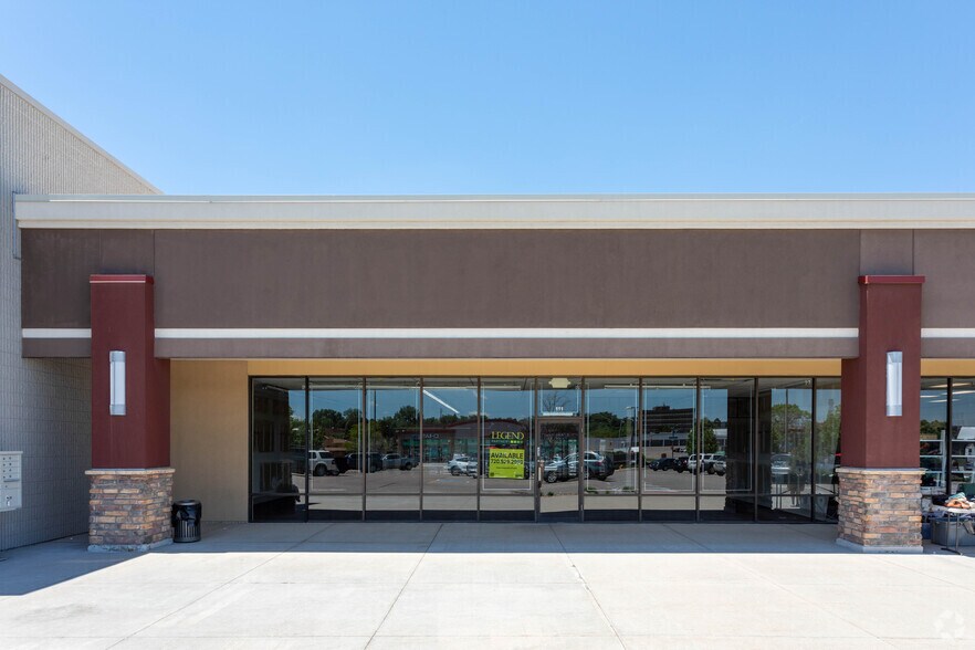 More Photos Of 2223 S Monaco Pky, Denver Unknown For Lease