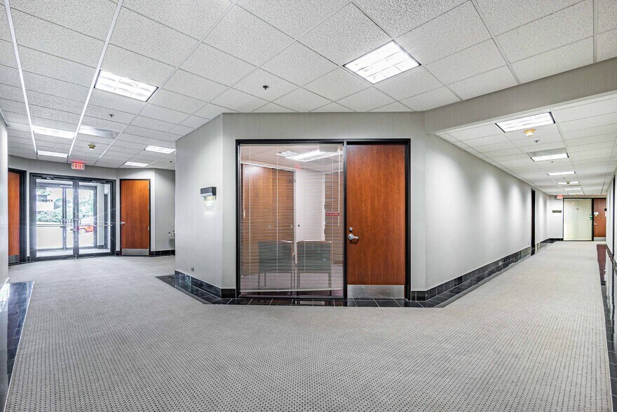 More Photos Of 1761 S Naperville Rd, Wheaton Office For Sale