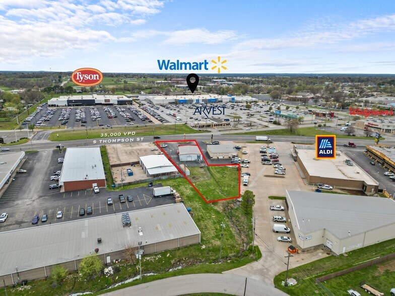 More Photos Of 2103 S Thompson St, Springdale Freestanding For Sale