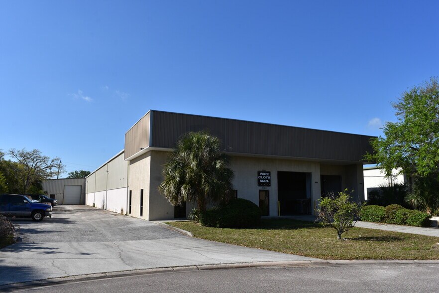 More Photos Of 7158 123rd Cir N, Largo Warehouse For Lease