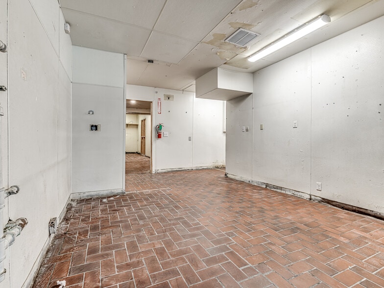 More Photos Of 741 NW 12th St, Moore Restaurant For Lease