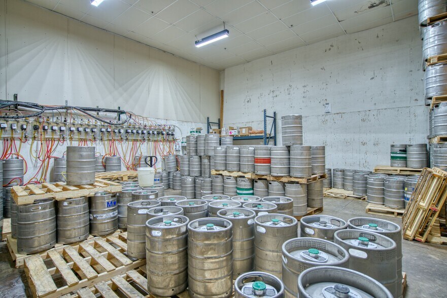 More Photos Of 3220 Prairie Ave, Boulder Unknown For Lease