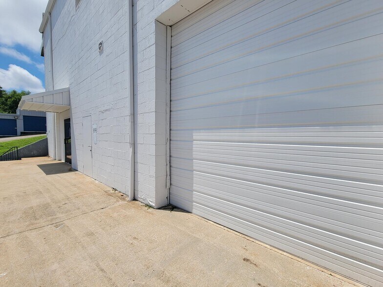 More Photos Of 635 Industrial Blvd, Gainesville Warehouse For Lease