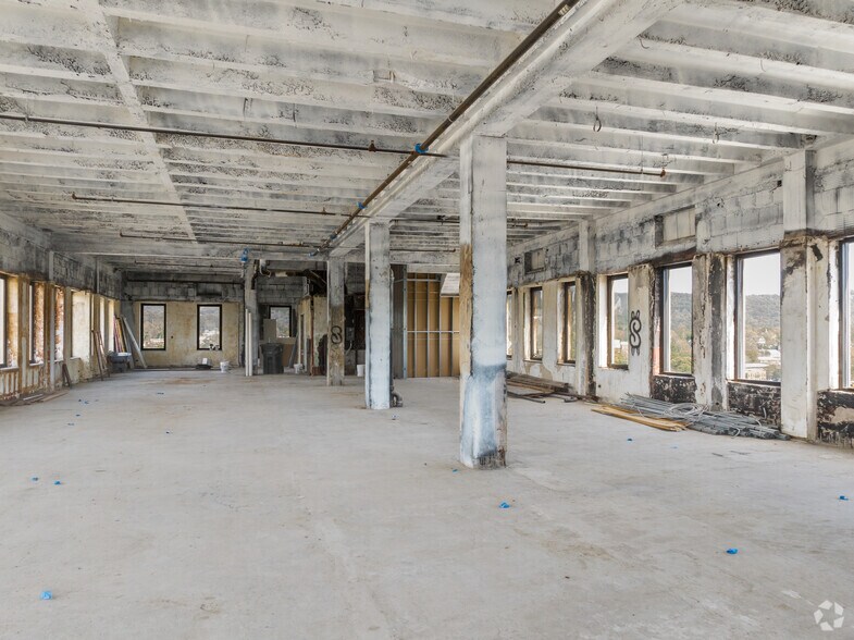 More Photos Of 931 Noble St, Anniston Office For Sale