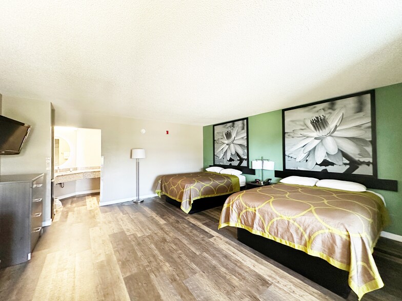 More Photos Of 2226 Highway 71, Marianna Hotel For Sale