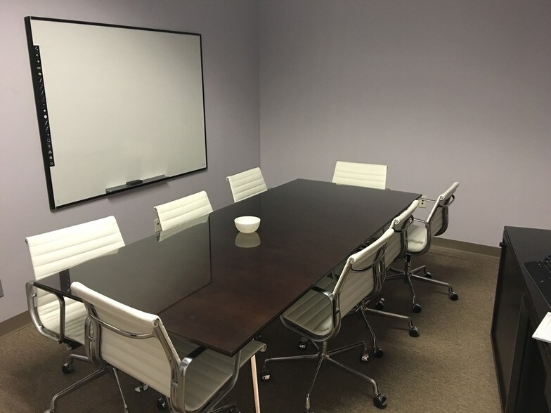 More Photos Of 2237 S Acadian Trwy, Baton Rouge Office For Lease