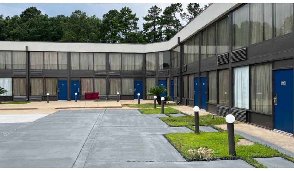 More Photos Of 3400 South St, Nacogdoches Hotel For Sale
