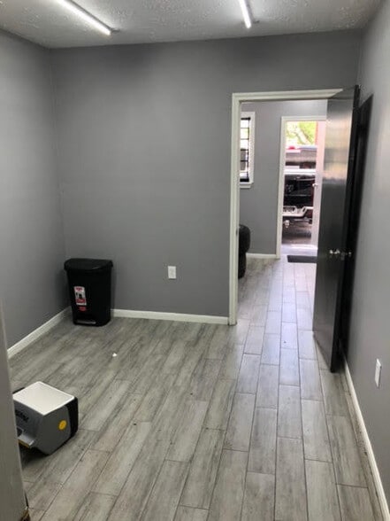 More Photos Of 5154 E Sam Houston Pky, Houston General Retail For Sale