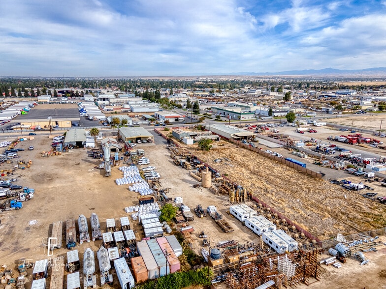 More Photos Of 7005 Downing Ave, Bakersfield Warehouse For Sale