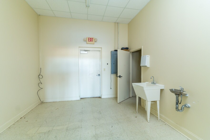 More Photos Of 4079 Augusta Hwy, Gilbert Storefront For Lease