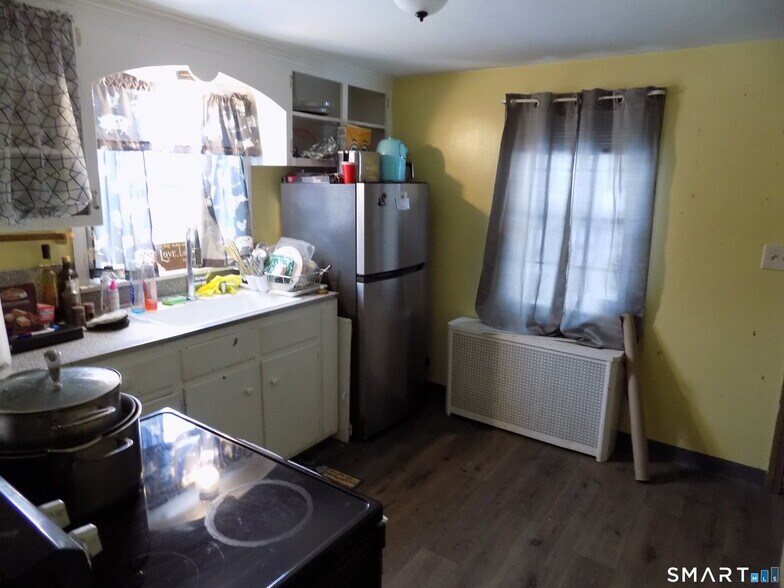 More Photos Of 941 Farmington Ave, Bristol Office Residential For Sale
