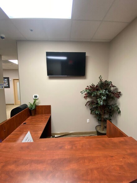 More Photos Of 2315 W Arbors Dr, Charlotte Medical For Lease