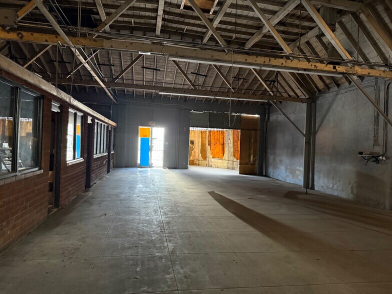 More Photos Of 1826-1834 S Figueroa Street, Los Angeles Industrial For Lease