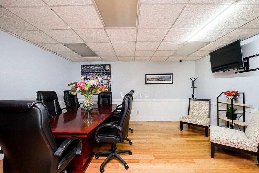 More Photos Of 2911 W Washington St, Indianapolis Storefront Retail Office For Sale