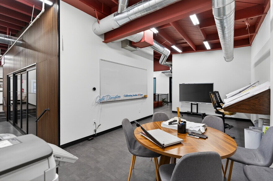More Photos Of 7225 Fulton Ave, North Hollywood Warehouse For Lease