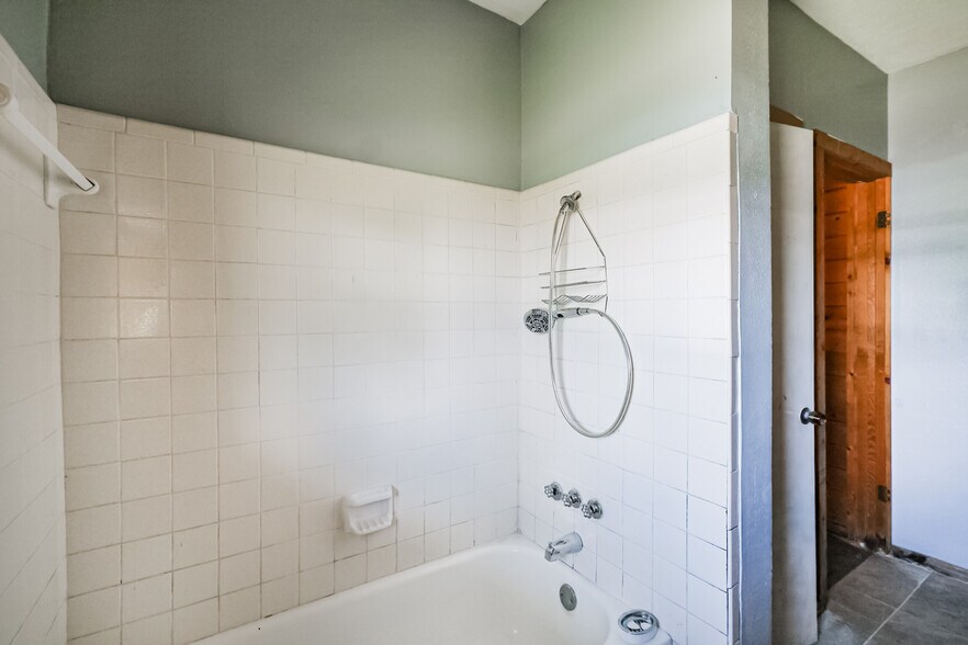 More Photos Of 17857 State Highway 36 S, Somerville Freestanding For Sale