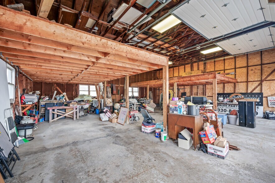 More Photos Of 4085 / 4086 State Route 422, Southington Showroom For Sale