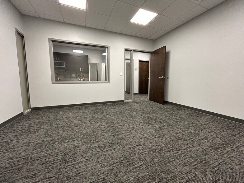 More Photos Of 10791 S 72nd St, Papillion Office For Sale