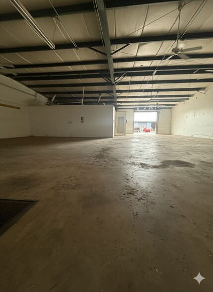 More Photos Of 1495 Seminola Blvd, Casselberry Warehouse For Lease