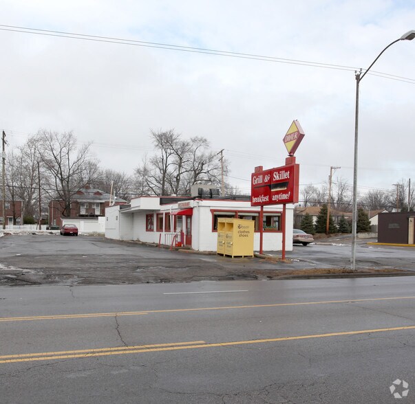 More Photos Of 2924 E Main St, Columbus Bar For Sale