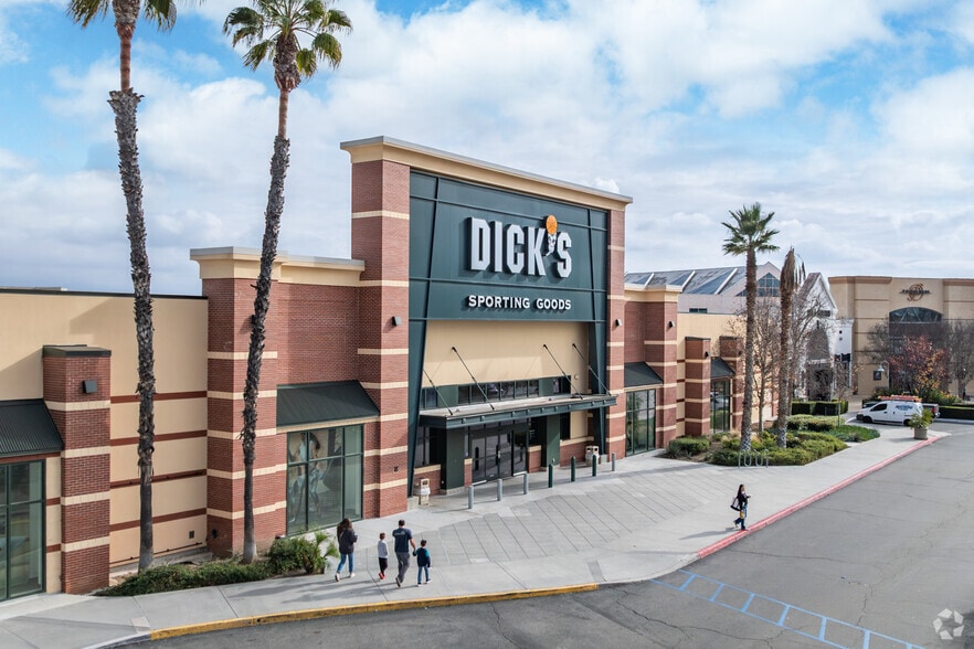 Primary Photo Of 40820 Winchester Rd, Temecula General Retail For Lease