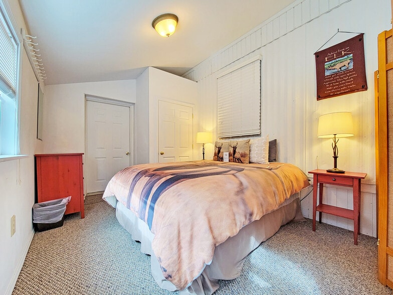 More Photos Of 225 N Geyser St, West Yellowstone Hotel For Sale