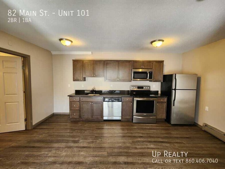 More Photos Of 82 Main St, East Hampton Apartments For Lease