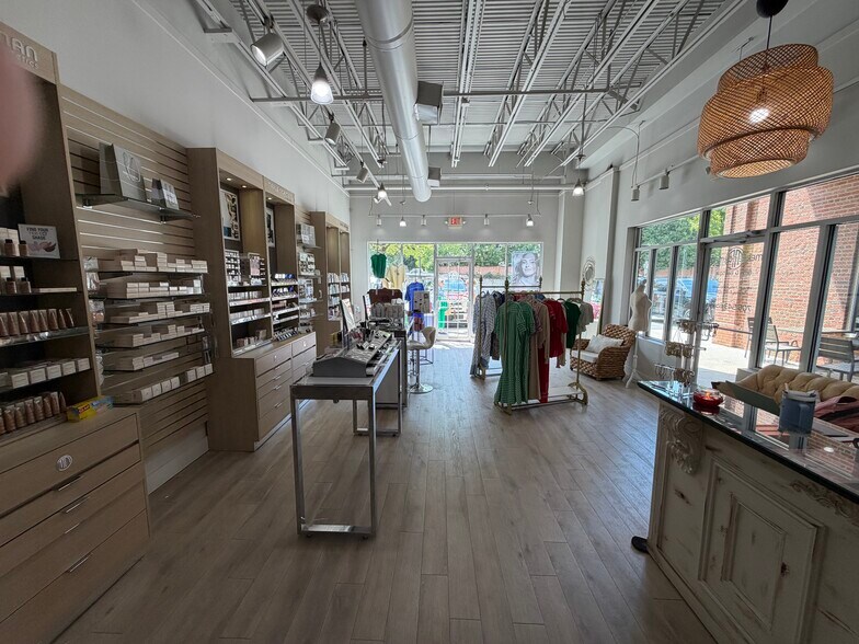 More Photos Of 2-8 S Main St, Watkinsville Storefront For Lease