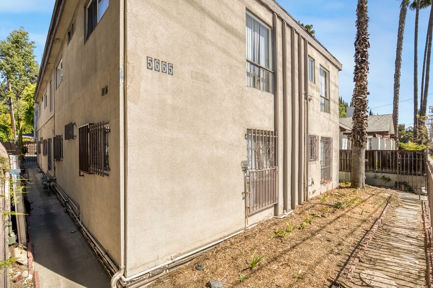 More Photos Of 5665 Franklin Ave, Los Angeles Apartments For Sale