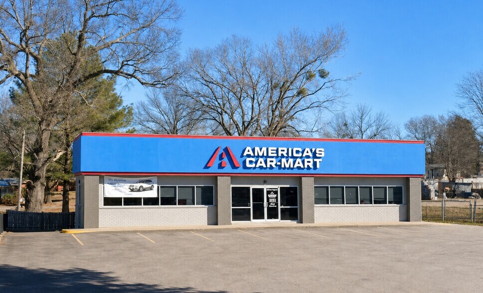 Primary Photo Of 905 S Rogers St, Clarksville Auto Dealership For Sale